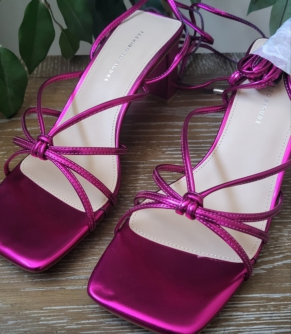 NWT Fashion to Figure Lana Women's Wide Width Strappy Block Heel Sandal Size 8W - Picture 3 of 13